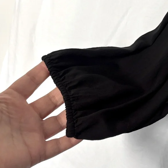 Express Elegant Black Blouse - Picture 4 of 7